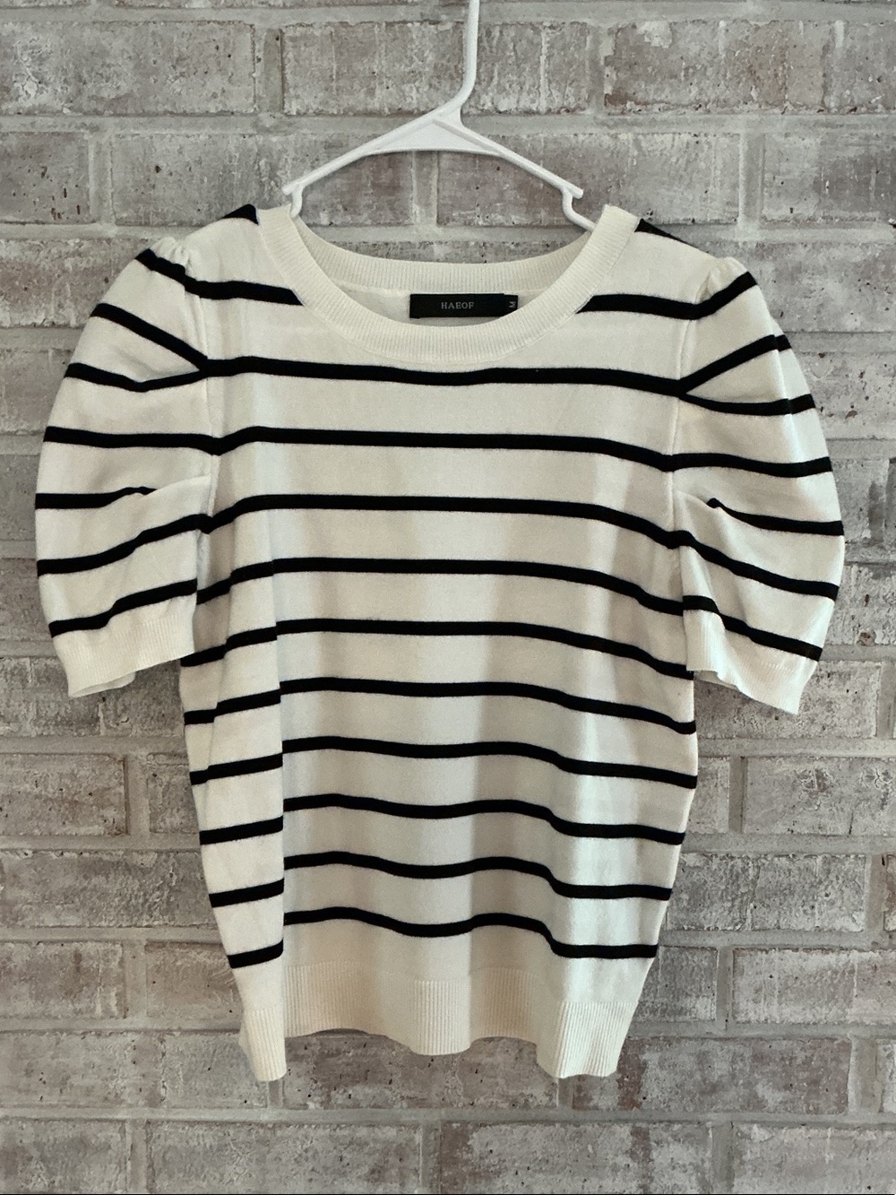 American Eagle Outfitters Cream and Black Striped Puff-Sleeve Sweater